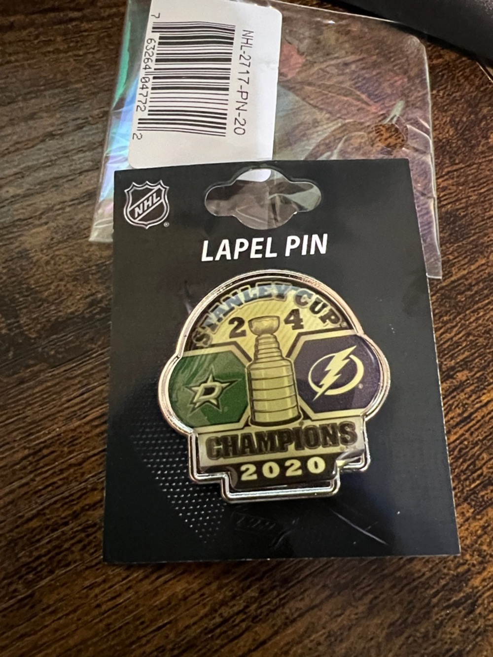 Aminco NHL Stanley Cup Champions 2020 Pin - Black, Gold, Green, Blue